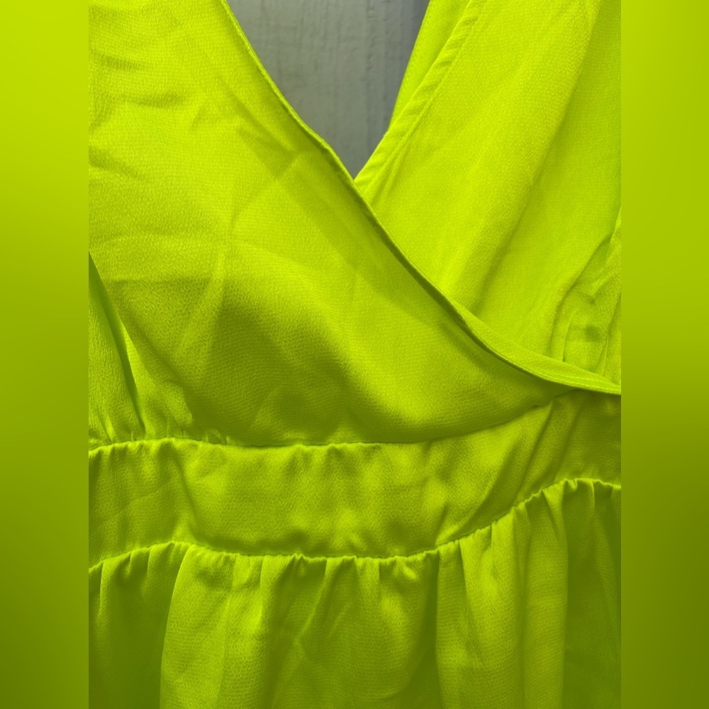 🔆🔥NWT TORRID satin evening primrose back cutout w/ tie blouse size 4 (26) - Picture 5 of 5